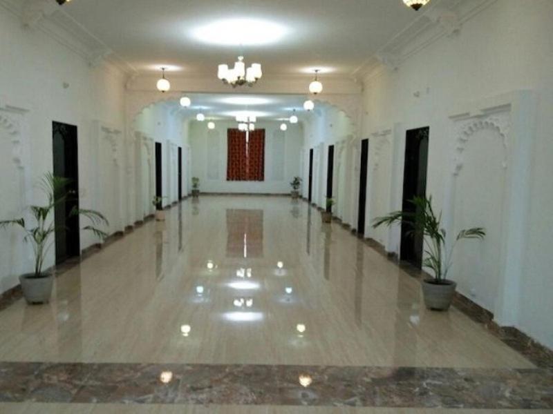 Tej Mahal Palace Bandikui Exterior photo
