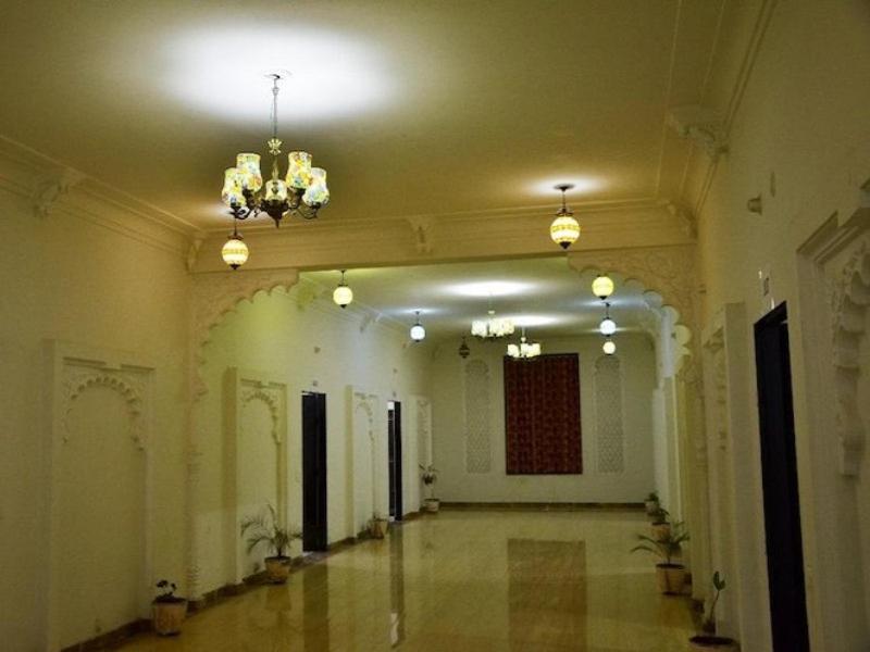 Tej Mahal Palace Bandikui Exterior photo