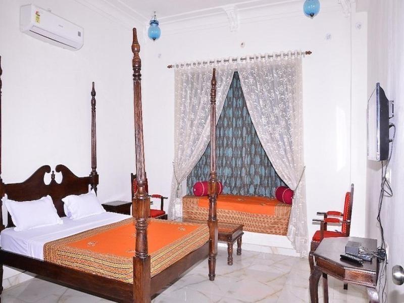 Tej Mahal Palace Bandikui Exterior photo